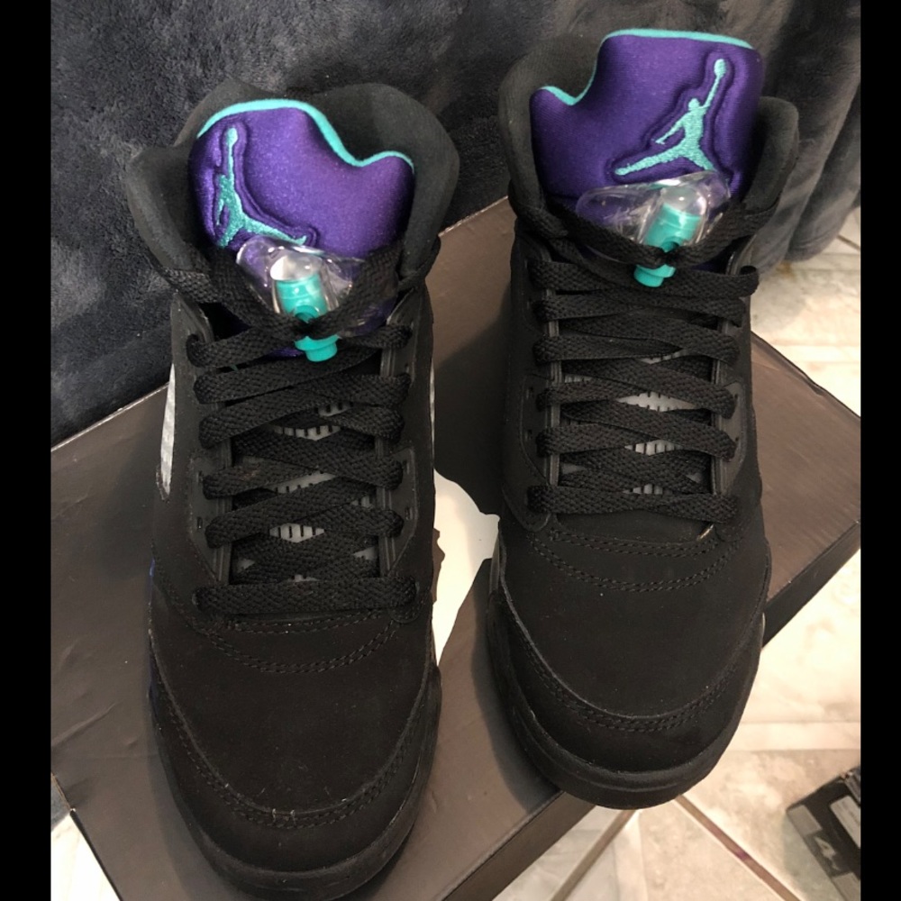 Air Jordan 5 “black grapes”